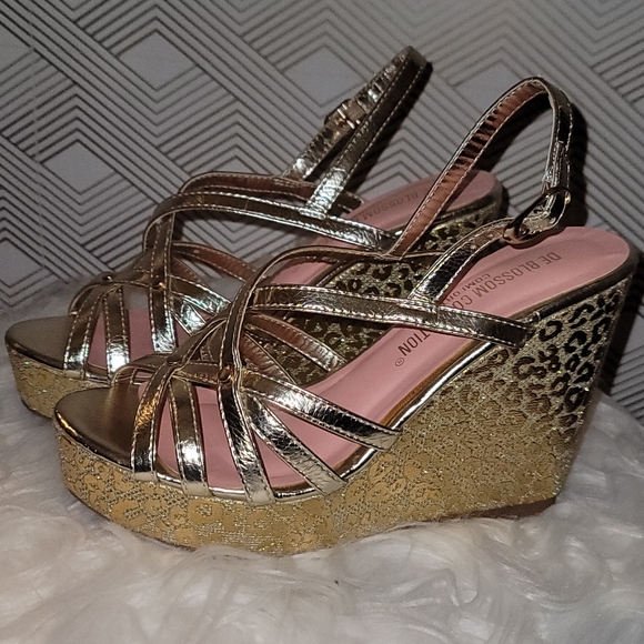 GOLD Metallic Cheetah Peep-Toe Platform Wedges - Picture 1 of 6